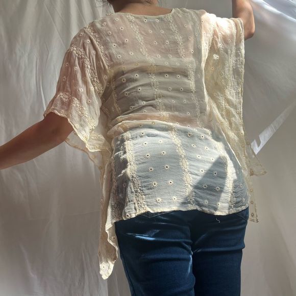 Medium/large 100% silk sheer cream eyelet top with batwing sleeves. - Picture 4 of 8
